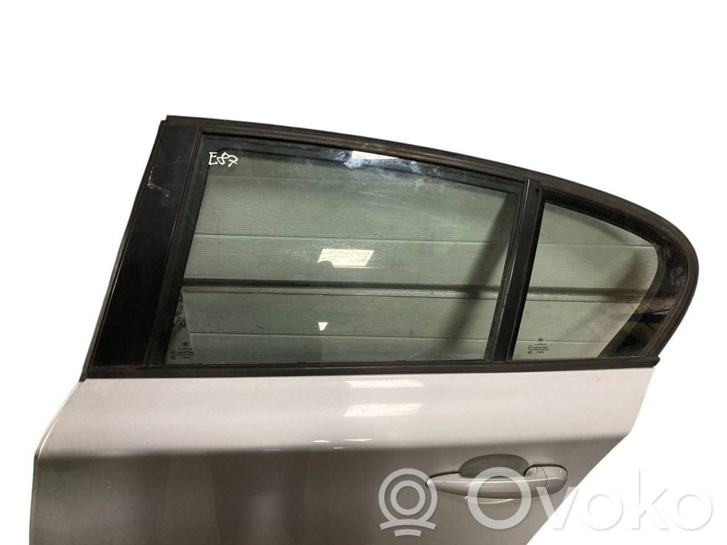 Aizmugurējās durvis