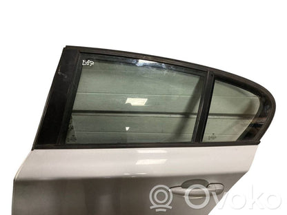 Aizmugurējās durvis