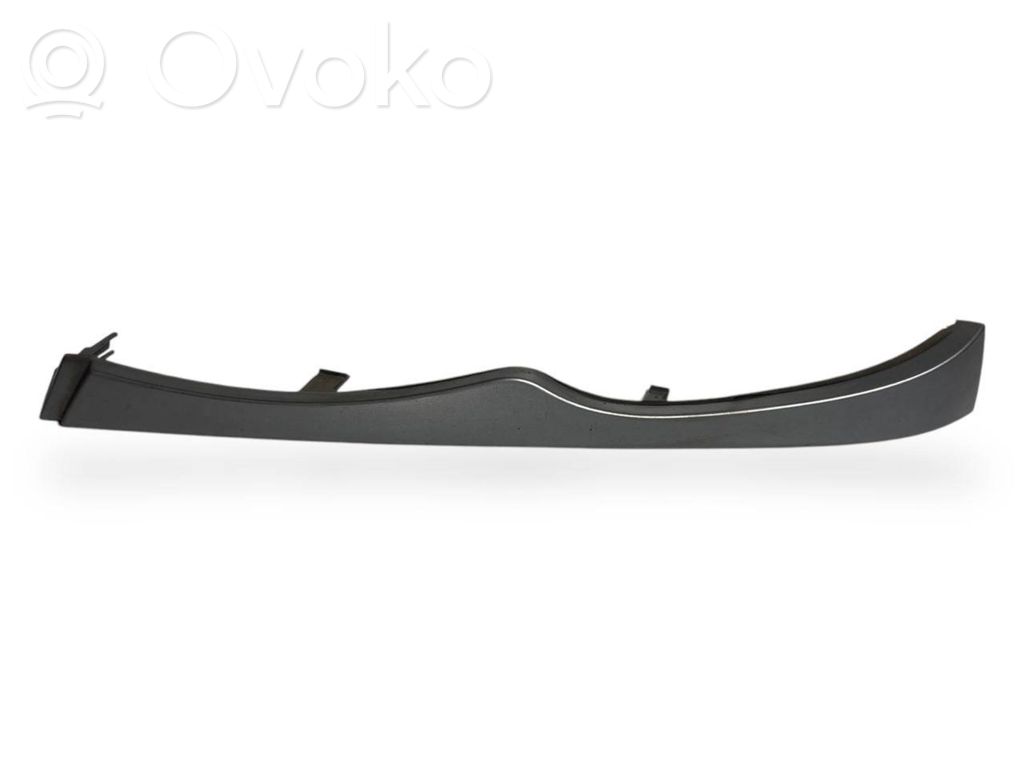 Priekšējā luktura dekoratīvā apdare