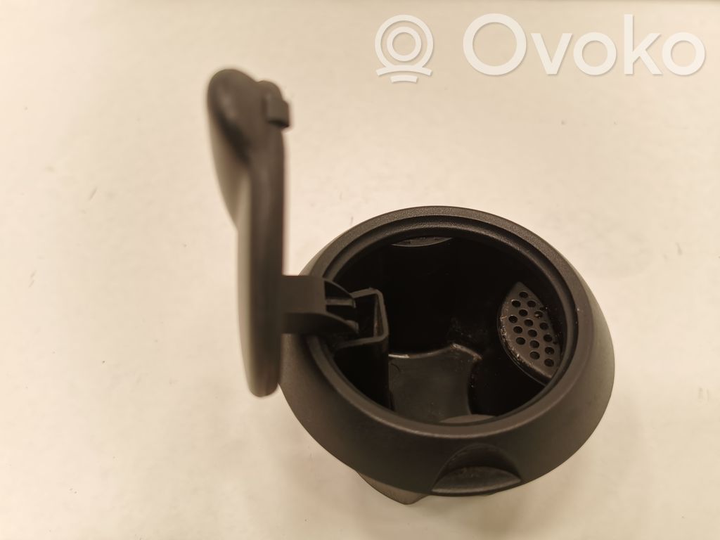 Пепельница (передняя)