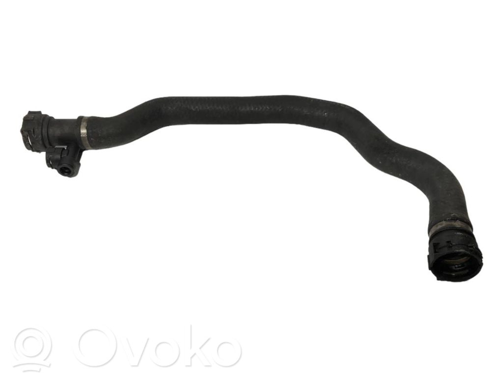 Caurulīte (-es) / šļūtene (-es)