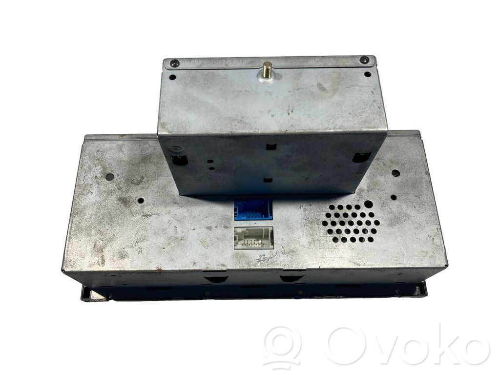 Radio / CD/DVD atskaņotājs / navigācija