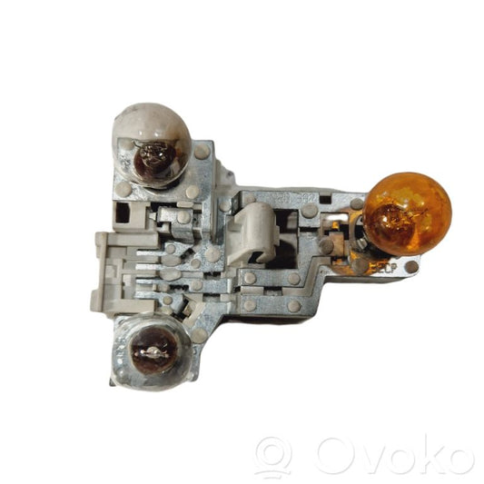 Держатель крышки заднего фонаря