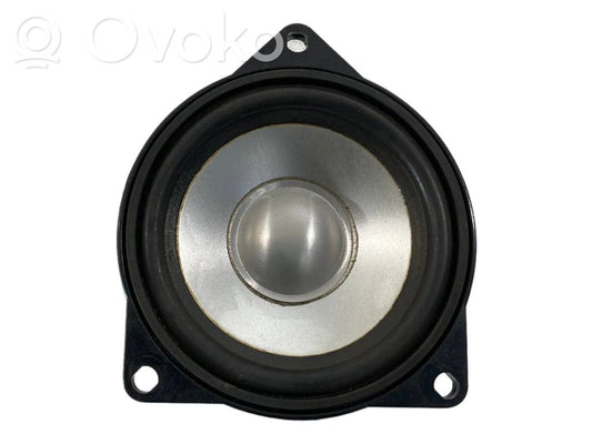 Speaker(s) in front door