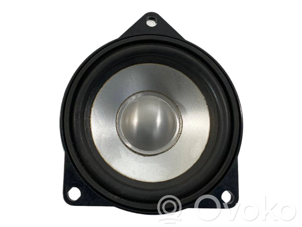 Skaļrunis (-i) priekšējās durvīs