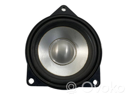 Skaļrunis (-i) priekšējās durvīs