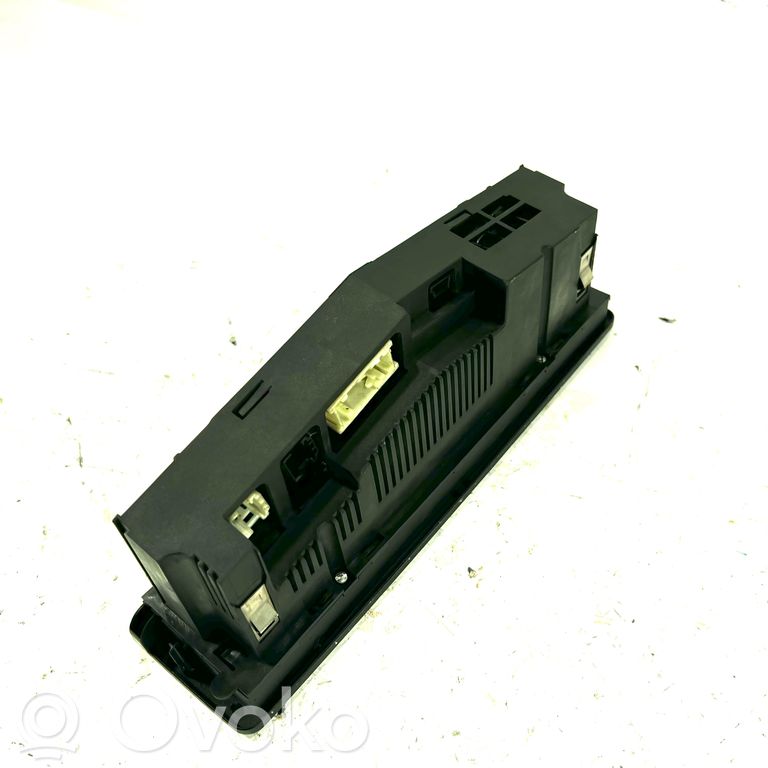 Air conditioning / climate control / interior heating control unit (in the passenger compartment)