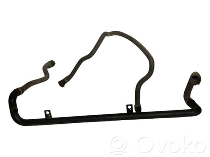 Caurulīte (-es) / šļūtene (-es)