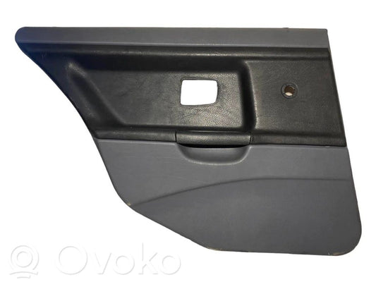 Apšuvums aizmugurējām durvīm