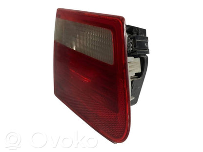 Задний фонарь на капоте