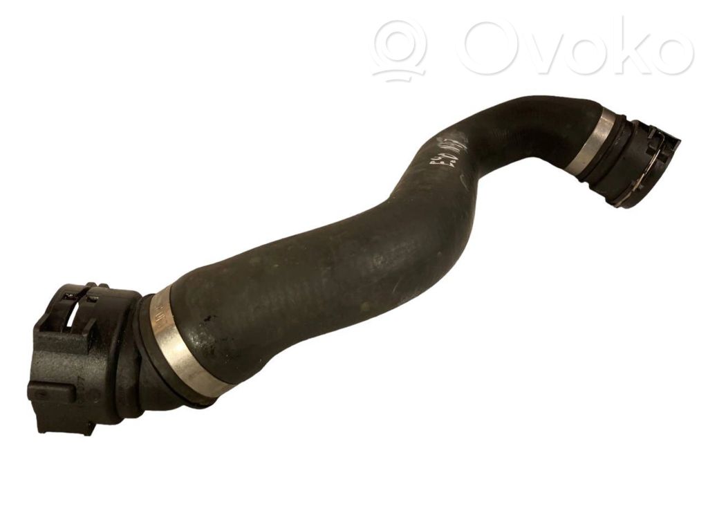 Caurulīte (-es) / šļūtene (-es)