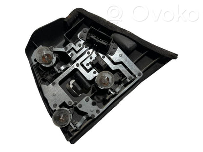 Aizmugurējā luktura detaļa