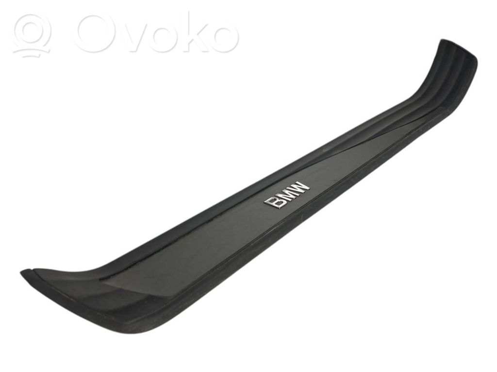 Priekšējā sliekšņa dekoratīvā apdare (iekšējā)