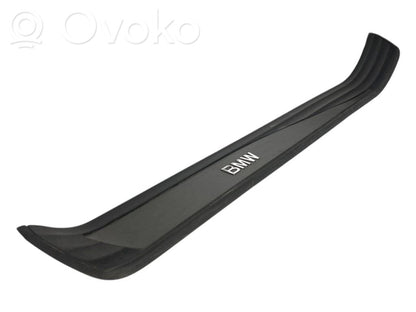 Priekšējā sliekšņa dekoratīvā apdare (iekšējā)