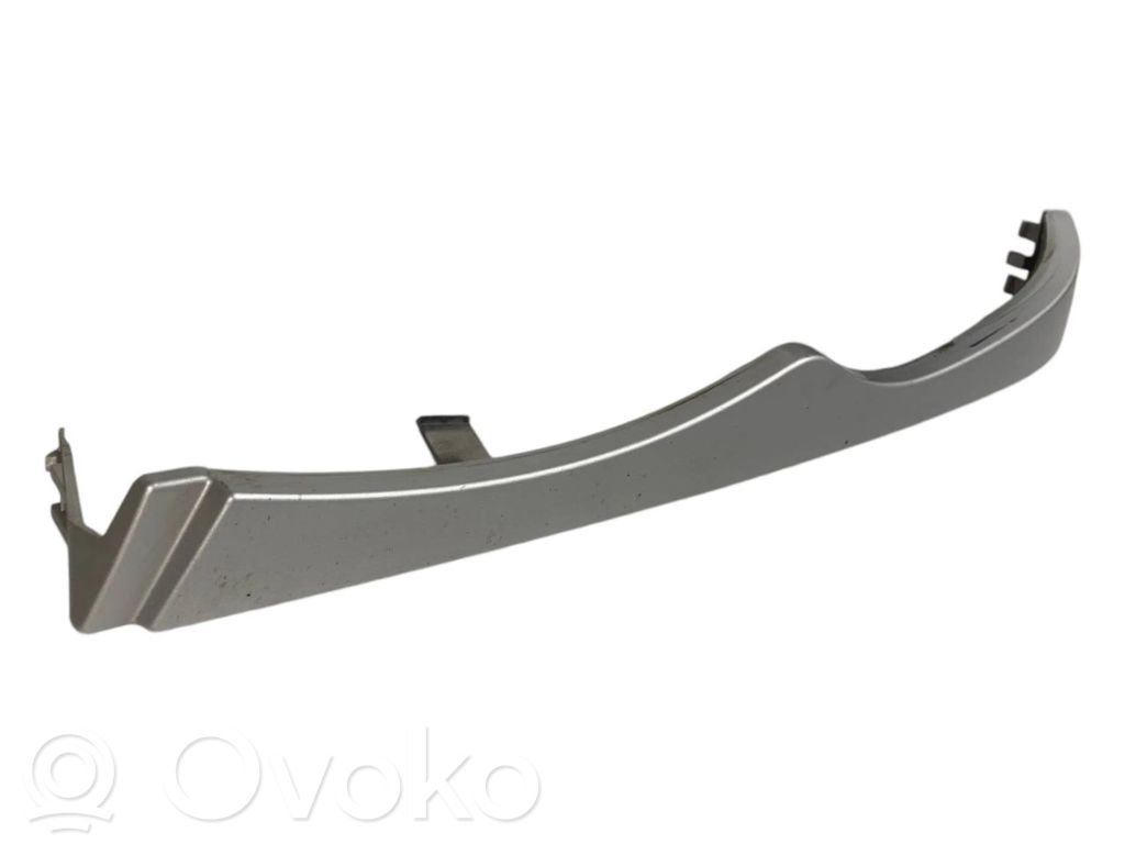 Priekšējā luktura dekoratīvā apdare