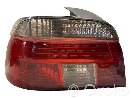 Задний фонарь в кузове