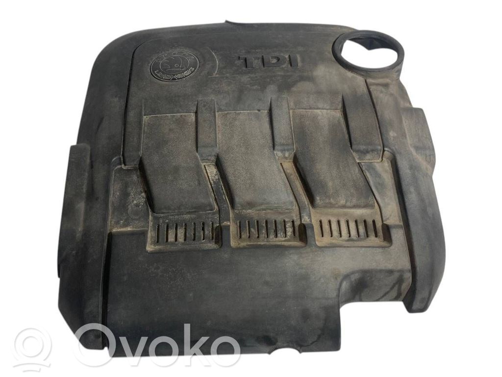 Крышка двигателя (декоративная отделка)