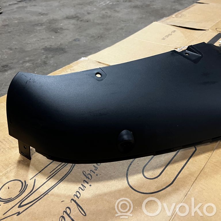 Priekšpusē dekoratīva bampera uzlikas