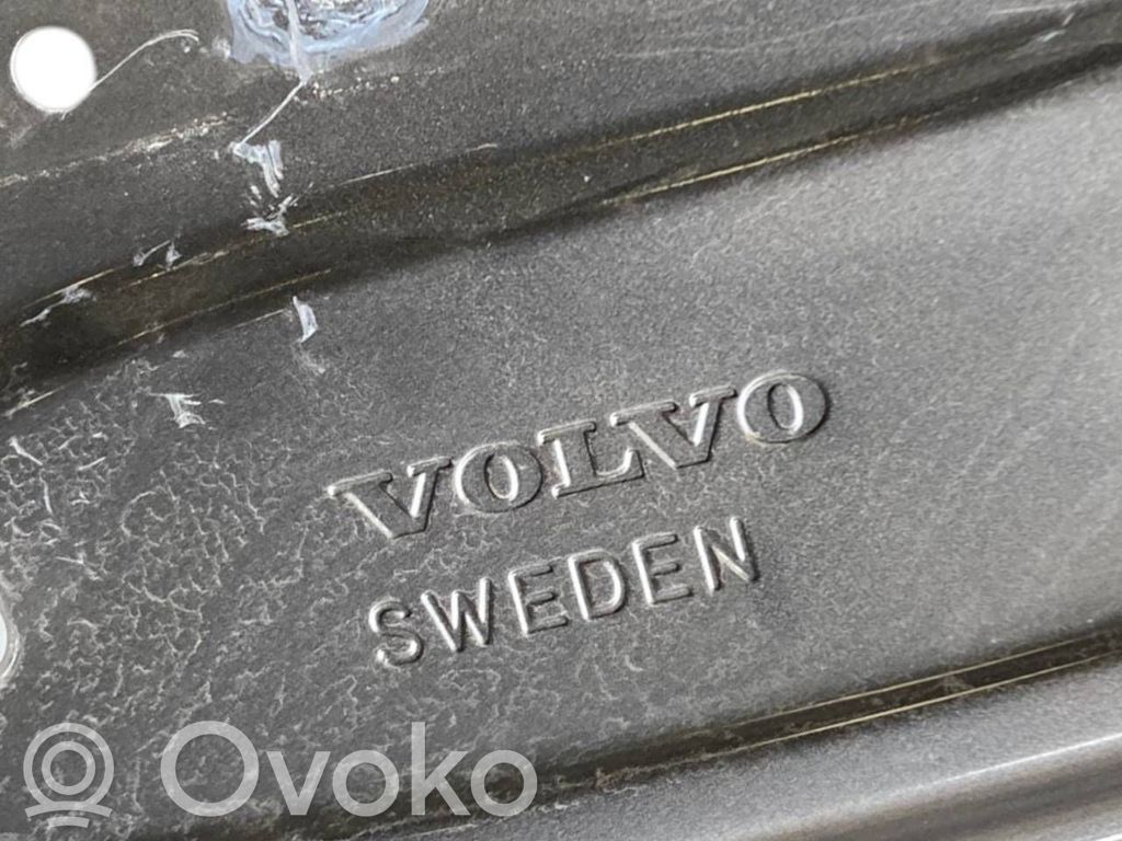 Aizmugurējās durvis