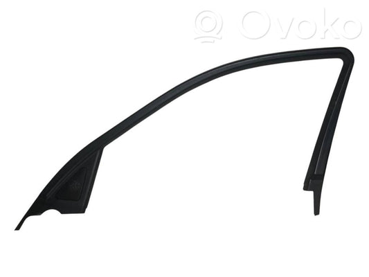 Priekšpusē durvju stikla rāmis