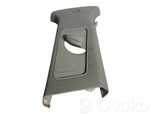 (B) statņa dekoratīvā apdare (augšdaļa)