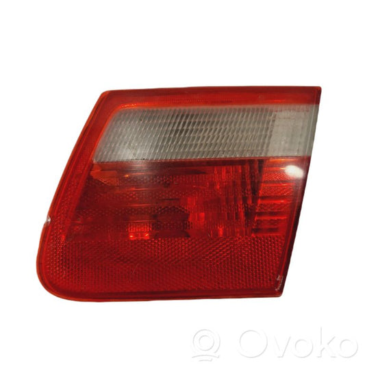 Aizmugurējais lukturis pārsegā