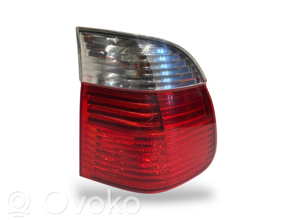 Aizmugurējais lukturis virsbūvē