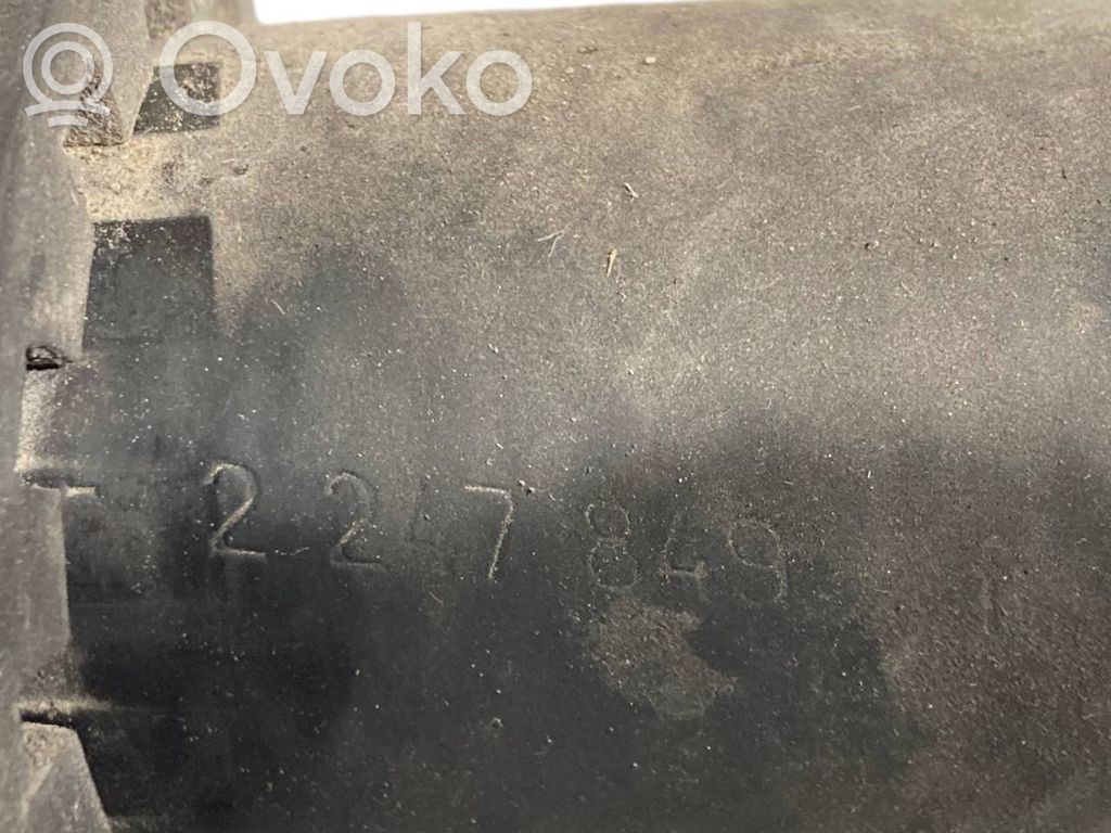 Caurulīte (-es) / šļūtene (-es)