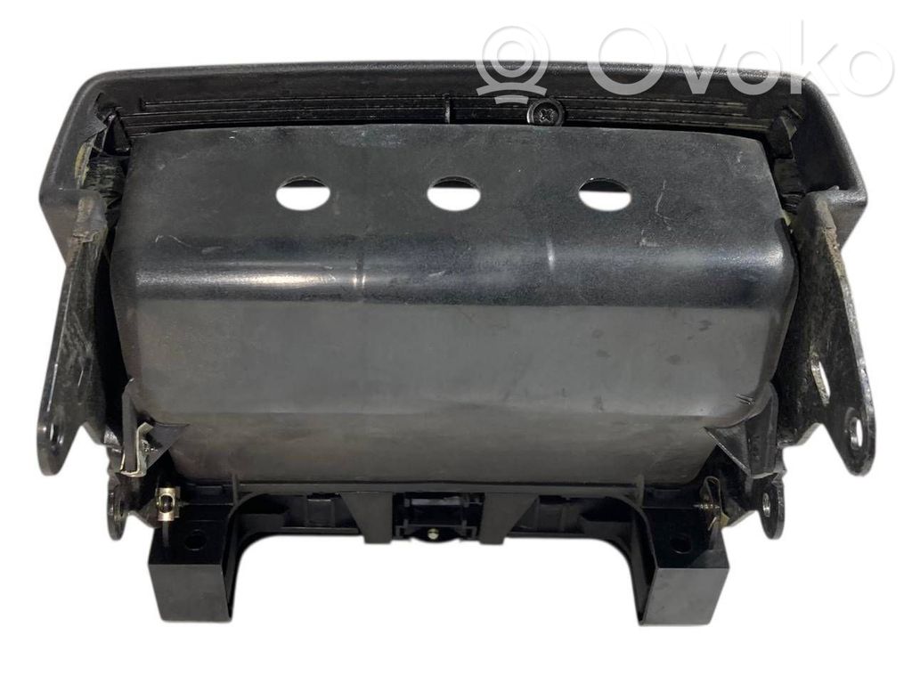 Glāžu turētājs (aizmugurē)