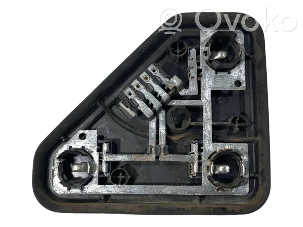 Aizmugures spuldzes vāka turētājs