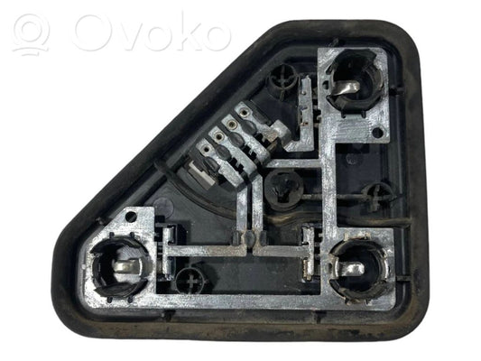 Aizmugures spuldzes vāka turētājs