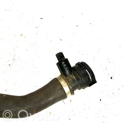 Caurulīte (-es) / šļūtene (-es)