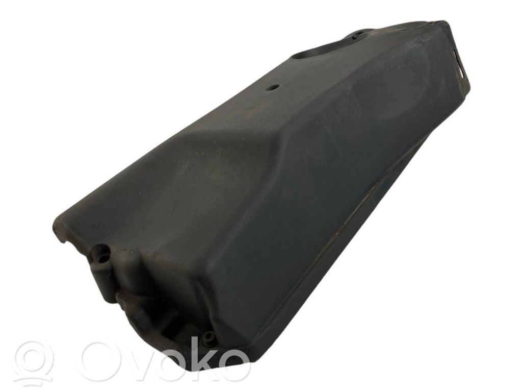 Dzinēja pārsegs (dekoratīva apdare)