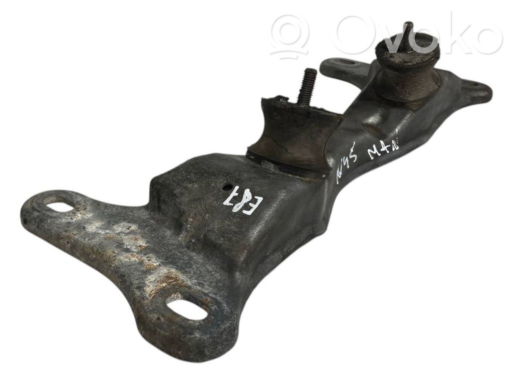 Transmission mounting bracket