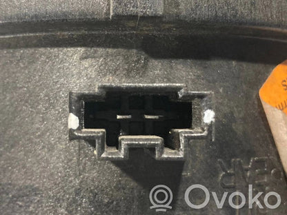 Skaļrunis (-i) pakaļējās durvīs