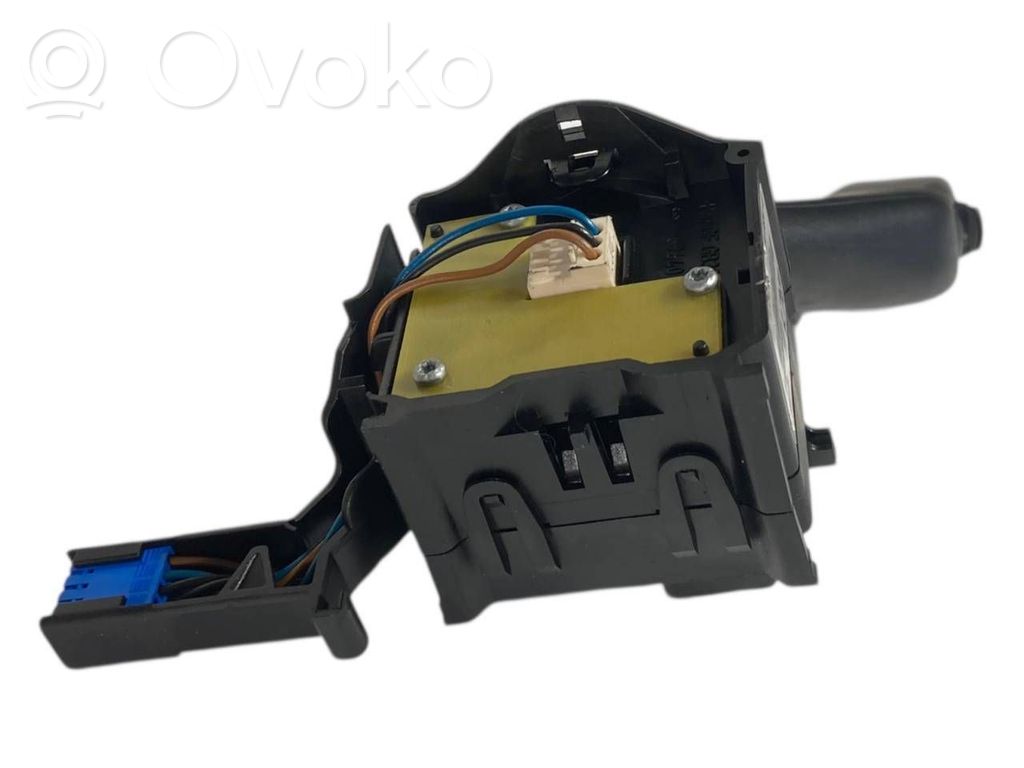 Stikla tīrītāja vadības pogas kātiņš