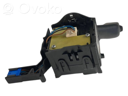 Stikla tīrītāja vadības pogas kātiņš