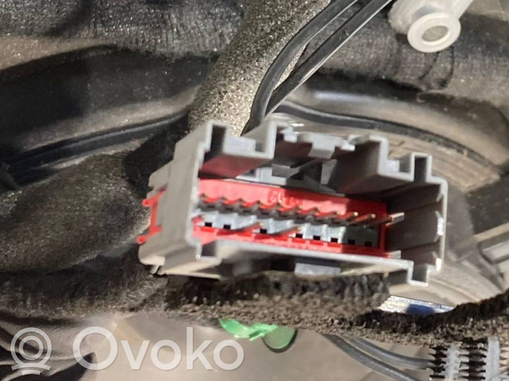 Skaļrunis (-i) priekšējās durvīs