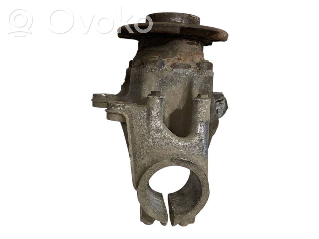 Priekšējā riteņa rumbas vārpstas šarnīrs (stupica, capfa)