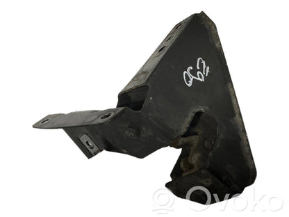 Dzinēja pārsega slēdzene