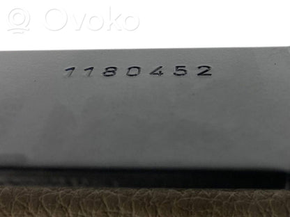 Aizmugurējā sēdekļa roku balsts