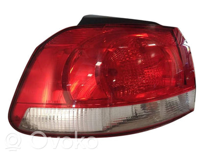 Aizmugurējais lukturis virsbūvē