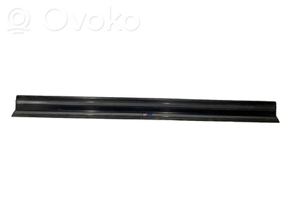 Priekšējā sliekšņa dekoratīvā apdare (iekšējā)