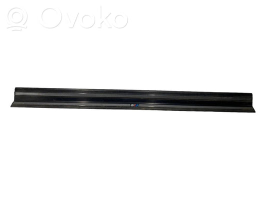 Priekšējā sliekšņa dekoratīvā apdare (iekšējā)