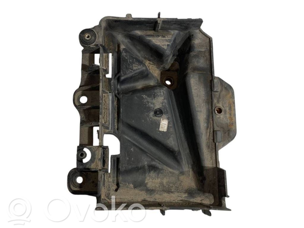 Akumulatora nostiprināšanas pamatne