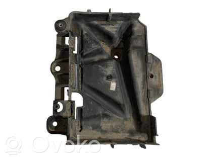 Akumulatora nostiprināšanas pamatne