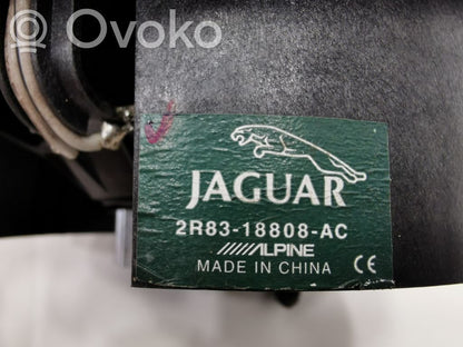 Speaker(s) in front door