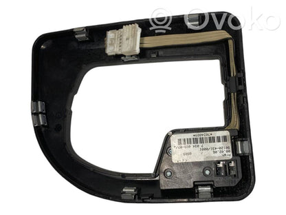 Ātrumu pārslēgšanas sviras dekoratīvā apdare (plastmasas)