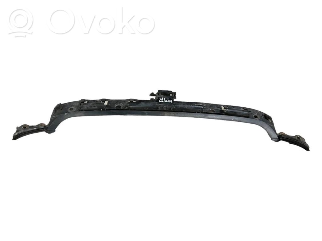 Rear bumper mounting bracket
