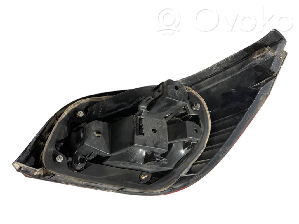 Aizmugurējais lukturis virsbūvē